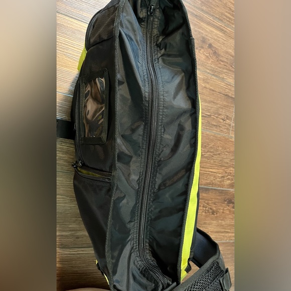 NWOT L.L. Bean messenger bag. Yellow & black. Cushioned strap. Many compartments - Picture 15 of 15